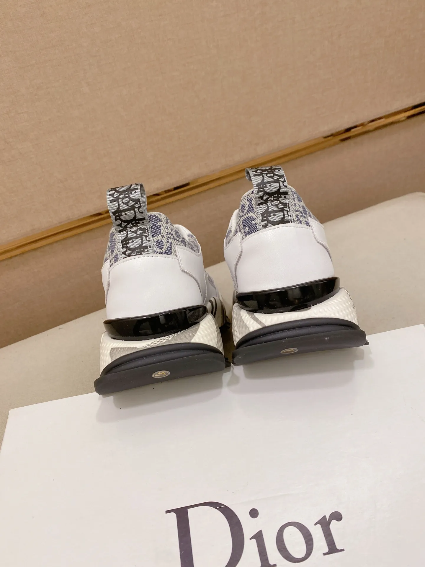Men's shoes💰 462💰🇮🇹🇮🇹Dior d The new model is on sale at the same time at the counter. The upper 🇮🇹 is imported Italian first-layer cowhide, and the lining is fully imported sheepskin 💪💪. It is a complete 1⃣️ to 1⃣️ replica 🇮🇹💪💪, ⚠ Sole: The original sole is specially provided by the original factory. The exclusive movable molded sole is super comfortable. ⚠Original factory single goods, 🔍🔍high quality, you can enter and leave the counter at will, welcome to compare⚠. Code number:38-44
